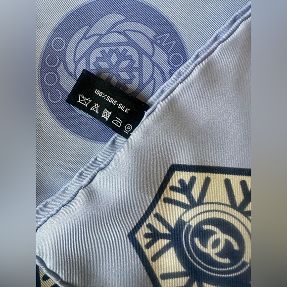 CHANEL White and Multicolor Scarf - Picture 4 of 15